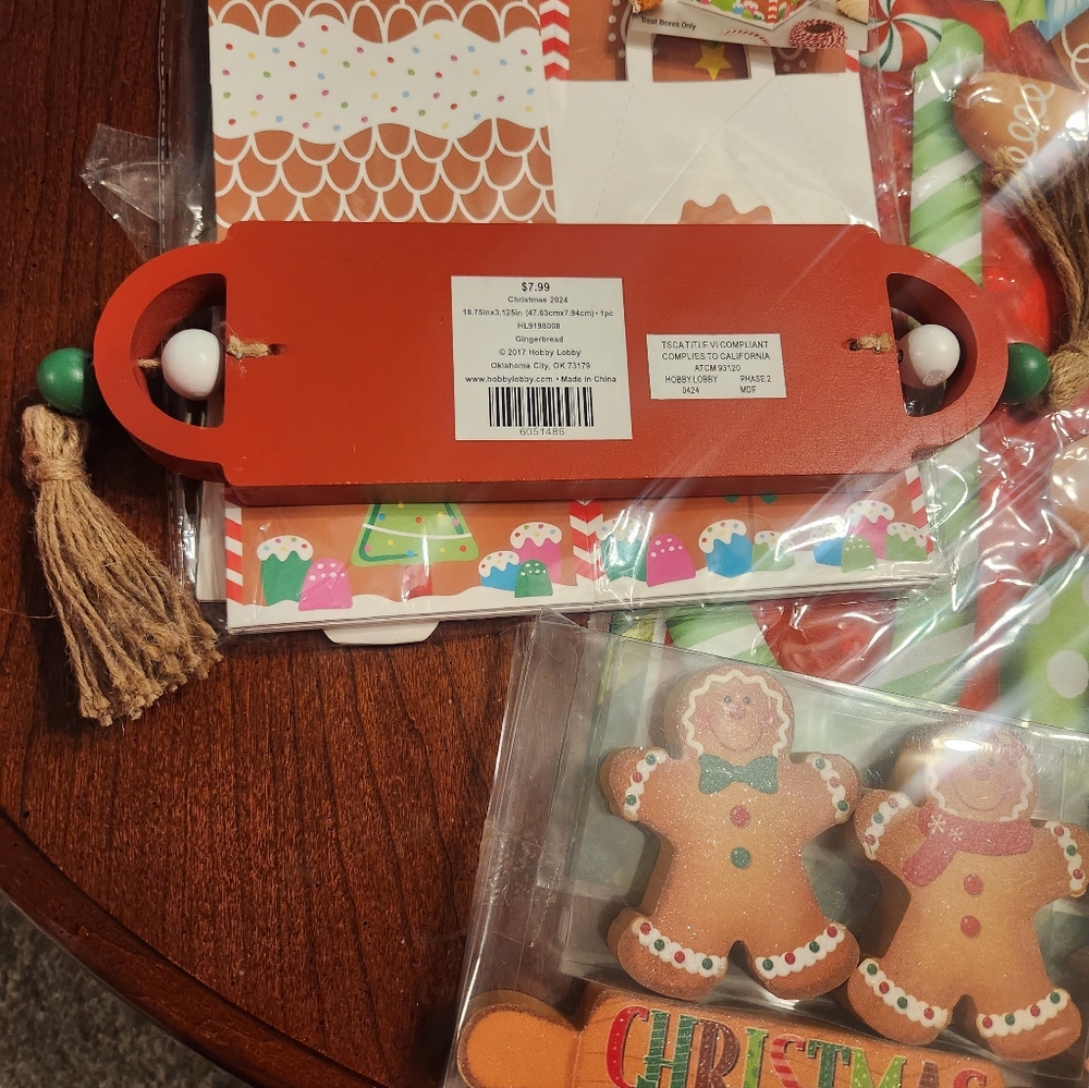 Gingerbread Decor Set - Picture 3 of 11